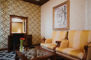 Istumisnurk majutusasutuses Historic Boutique Hotel Cattaro