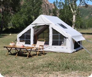 Příroda nedaleko luxury tent