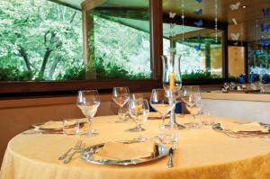 Reštaurácia alebo iné gastronomické zariadenie v ubytovaní Hotel Carnia