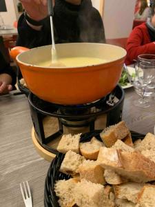 Makanan di atau berdekatan apartmen +9 gambar