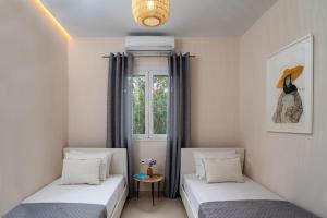 Ένα ή περισσότερα κρεβάτια σε δωμάτιο στο Retreat in Malia +44 φωτογραφίες
