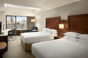 Postel nebo postele na pokoji v ubytování Renaissance Seattle Hotel