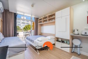 Ένα ή περισσότερα κρεβάτια σε δωμάτιο στο #255 Oura Cilla by Home Holidays