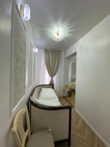 Una cama o camas en una habitación de Vila Zoe BucharestAirport&Therme&Parking Otopeni 37 fotos más