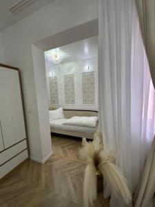 Una cama o camas en una habitación de Vila Zoe BucharestAirport&Therme&Parking Otopeni