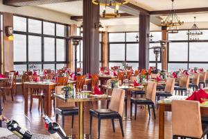 Lerruat Log Resort餐厅或其他用餐的地方