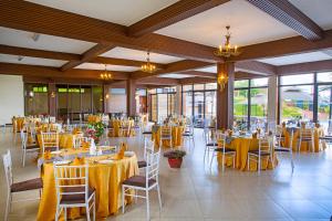 Restaurace v ubytování Lerruat Log Resort