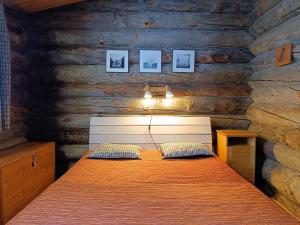 Ένα ή περισσότερα κρεβάτια σε δωμάτιο στο Lumikki