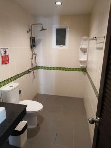 Ένα μπάνιο στο Comfy townhouse at best location +35 φωτογραφίες