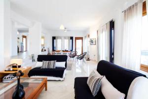 Χώρος καθιστικού στο Artemis Luxury Villa - Hersonissos Private Pool Oasis