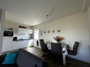Kuchyň nebo kuchyňský kout v ubytování Bungalow Noordzee E