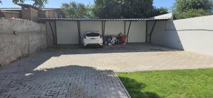 a garage with a car parked inside of it at Studio 2 Cheiroso Novo Acolhedor Self Check-in in São Borja