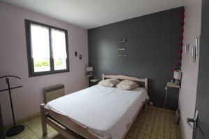 a bedroom with a bed with two pillows on it at Maison 3 pièces Oléron 6 couchages SAINT GEORGES D'OLERON SGO000-434 in Saint-Georges-dʼOléron