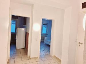 a hallway with a refrigerator in a room at Gäste Unterkunft 2 in Mönchengladbach +5 photos