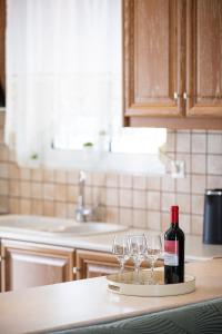 Nápoje v ubytování Villa Kounoupas, comfy villa with swimming pool up to 8 guests!