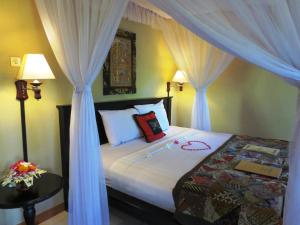 Postel nebo postele na pokoji v ubytování Taruna Boutique Homestay & Spa