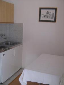 Kuchyň nebo kuchyňský kout v ubytování Apartments Kurilić