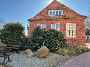 Ein Garten an der Unterkunft "Unnen" in der Alten Schule Greetsiel