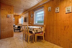 Μια τηλεόραση ή/και κέντρο ψυχαγωγίας στο Ferienhaus Am Darß - Leuchtturm