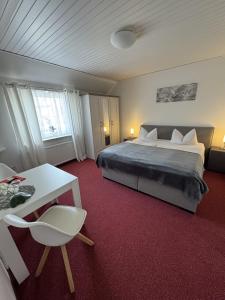 Postel nebo postele na pokoji v ubytování Hotel Pension Petra + 9 fotografií