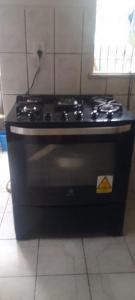 a black stove top oven in a kitchen at Lar YAMAGUCHI COP 30 in Belém