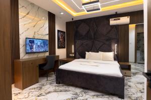 Postel nebo postele na pokoji v ubytování Rockview Premium 3-Bedroom In Abuja