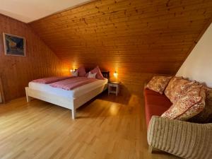 Postel nebo postele na pokoji v ubytování Gasthof Martinihof