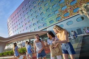 Гости Universal's Terra Luna Resort