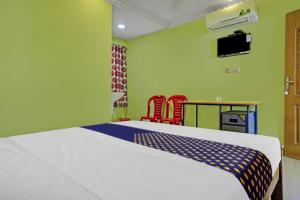 Postel nebo postele na pokoji v ubytování Hotel O SS Residency