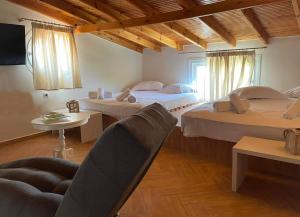 a room with three beds and a couch and a table at Only Blue Villa in Karianí