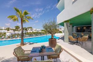 Bazén v ubytování MarSenses Natura Olea Hotel - Adults Only nebo v jeho okolí