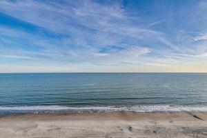 vista sull'oceano dalla spiaggia di Oceanfront with Lazy River and Huge Pool Oasis a Myrtle Beach
