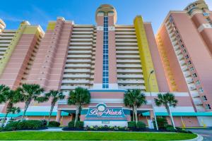 vista sull'esterno del disney magic hotel di Oceanfront with Lazy River and Huge Pool Oasis a Myrtle Beach
