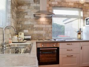 Dapur atau dapur kecil di Briar Bank Bungalow