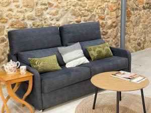 A seating area at Los tres castells