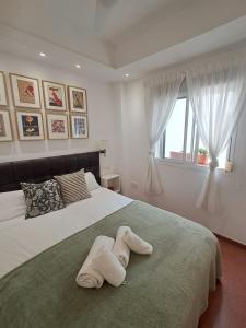 A bed or beds in a room at Old Town, City Center Apartment Premium with PARKING