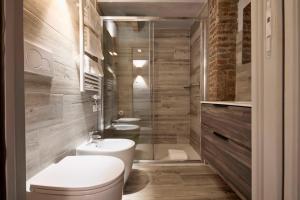 a bathroom with a toilet and a shower and a sink at Emme Loft I New Moon - Stylish Apartment with Balcony in Milan