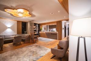 Posezení v ubytování Damülser Hof - Wellness & Spa Superior