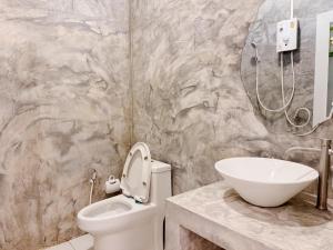 a bathroom with a toilet and a sink at TheHill Resort เลาขวัญ in Ban Nong Masang