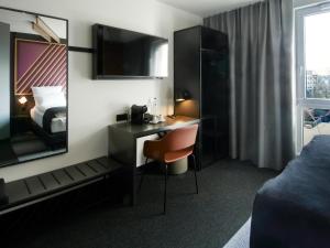 TV a/nebo společenská místnost v ubytování B&B Hotel Bad Homburg
