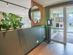 TV a/nebo společenská místnost v ubytování B&B Hotel Bad Homburg + 27 fotografií