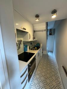 Η κουζίνα ή μικρή κουζίνα στο Flat in Salisbury City Central +7 φωτογραφίες