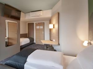 Postel nebo postele na pokoji v ubytování B&B Hotel Bad Homburg