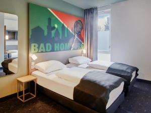 Postel nebo postele na pokoji v ubytování B&B Hotel Bad Homburg