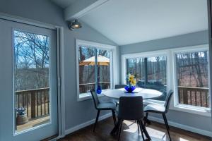 Billede fra billedgalleriet på Lakefront Kenoza Cottage i Callicoon