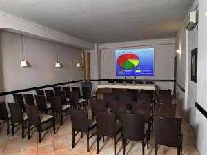 The business area and/or conference room at Hotel Gialletti Még 18 kép