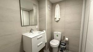 Łazienka w obiekcie Apartamentos Esmeralda Unitursa