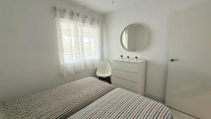 Łóżko lub łóżka w pokoju w obiekcie Apartamentos Esmeralda Unitursa