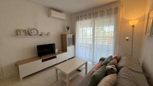 Telewizja i/lub zestaw kina domowego w obiekcie Apartamentos Esmeralda Unitursa