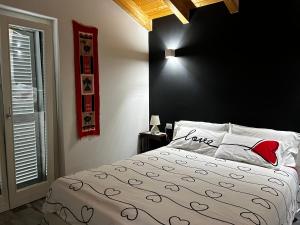 a bedroom with a bed with a black wall at Colico City Life in Colico